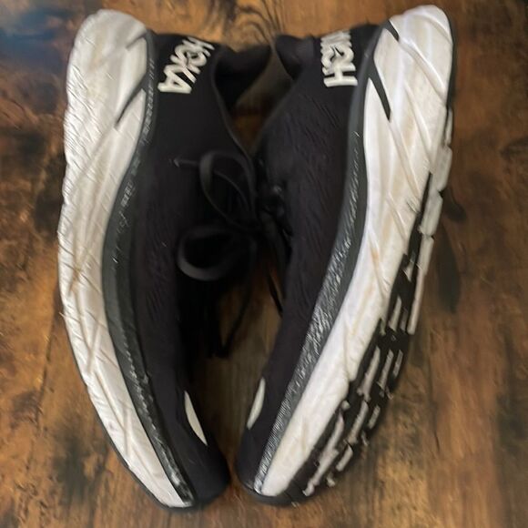 Hoka One One Men's Clifton 8
Black-White Size 9.5 - Picture 6 of 8